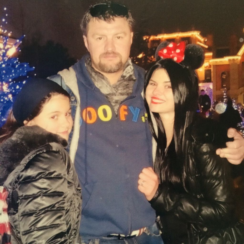 Шустиков_дочери.jpg Шустиков_дочери.jpg